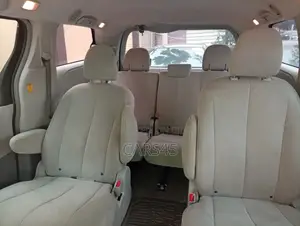 Toyota Sienna 2012 Silver