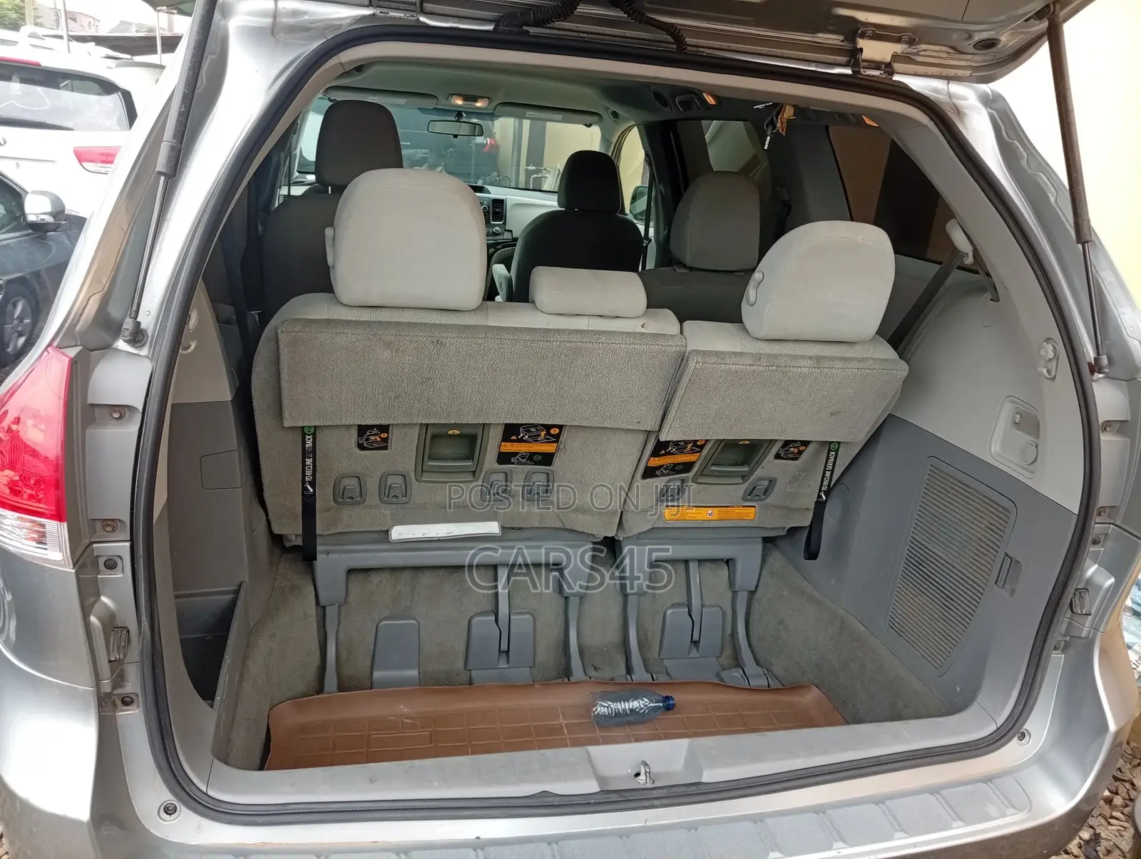 Toyota Sienna 2012 Silver