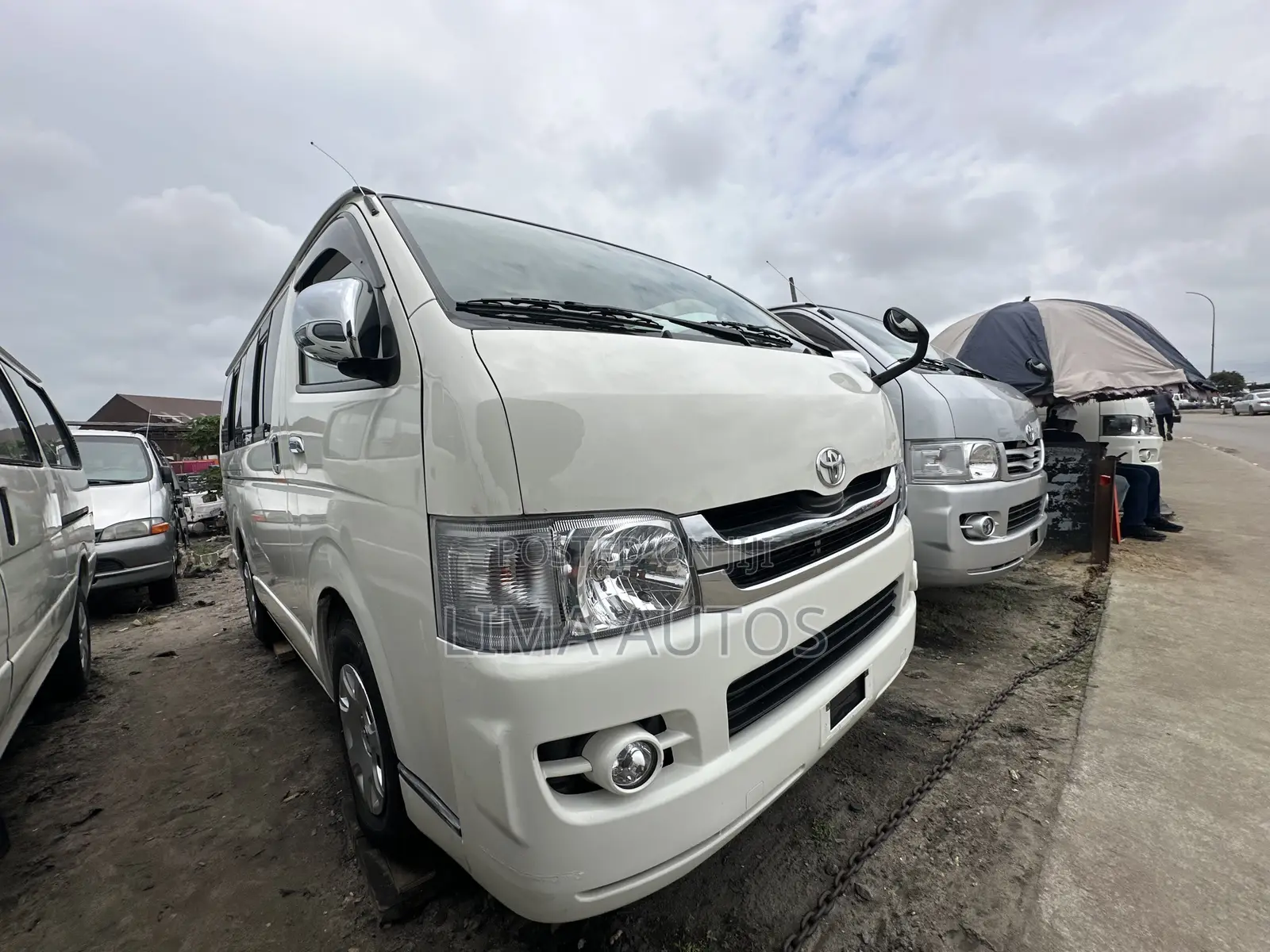 Toyota HiAce 2014 White