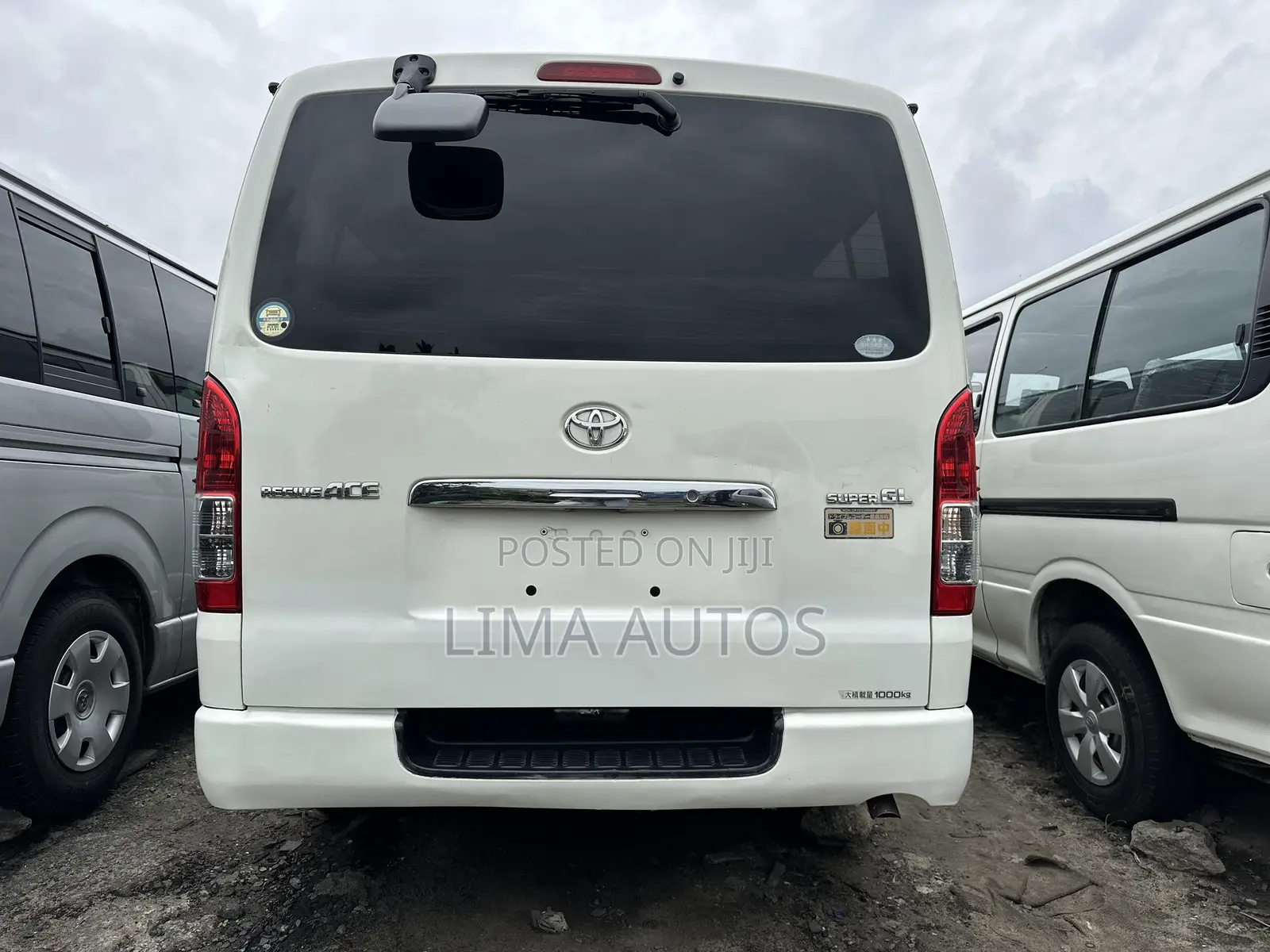 Toyota HiAce 2014 White