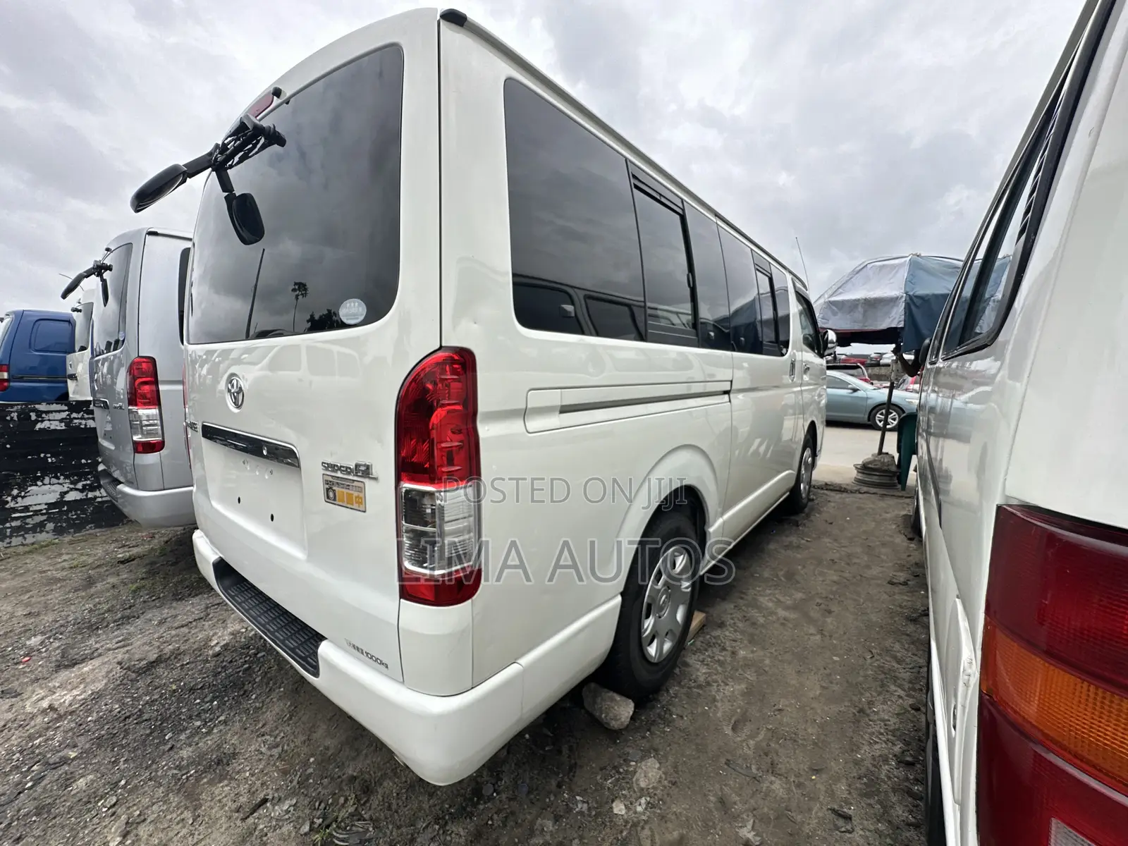 Toyota HiAce 2014 White