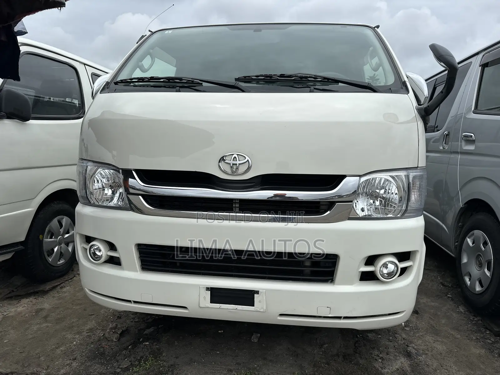 Toyota HiAce 2014 White