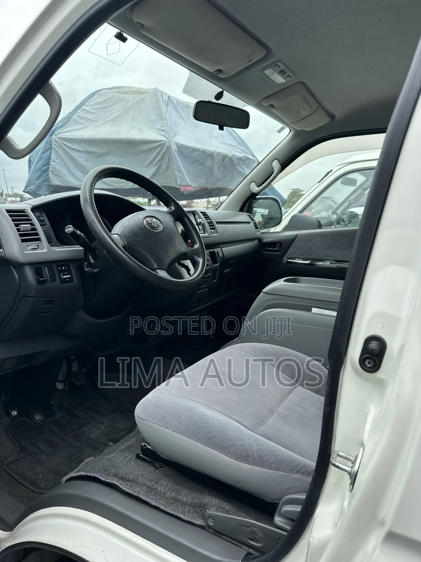 Toyota HiAce 2014 White