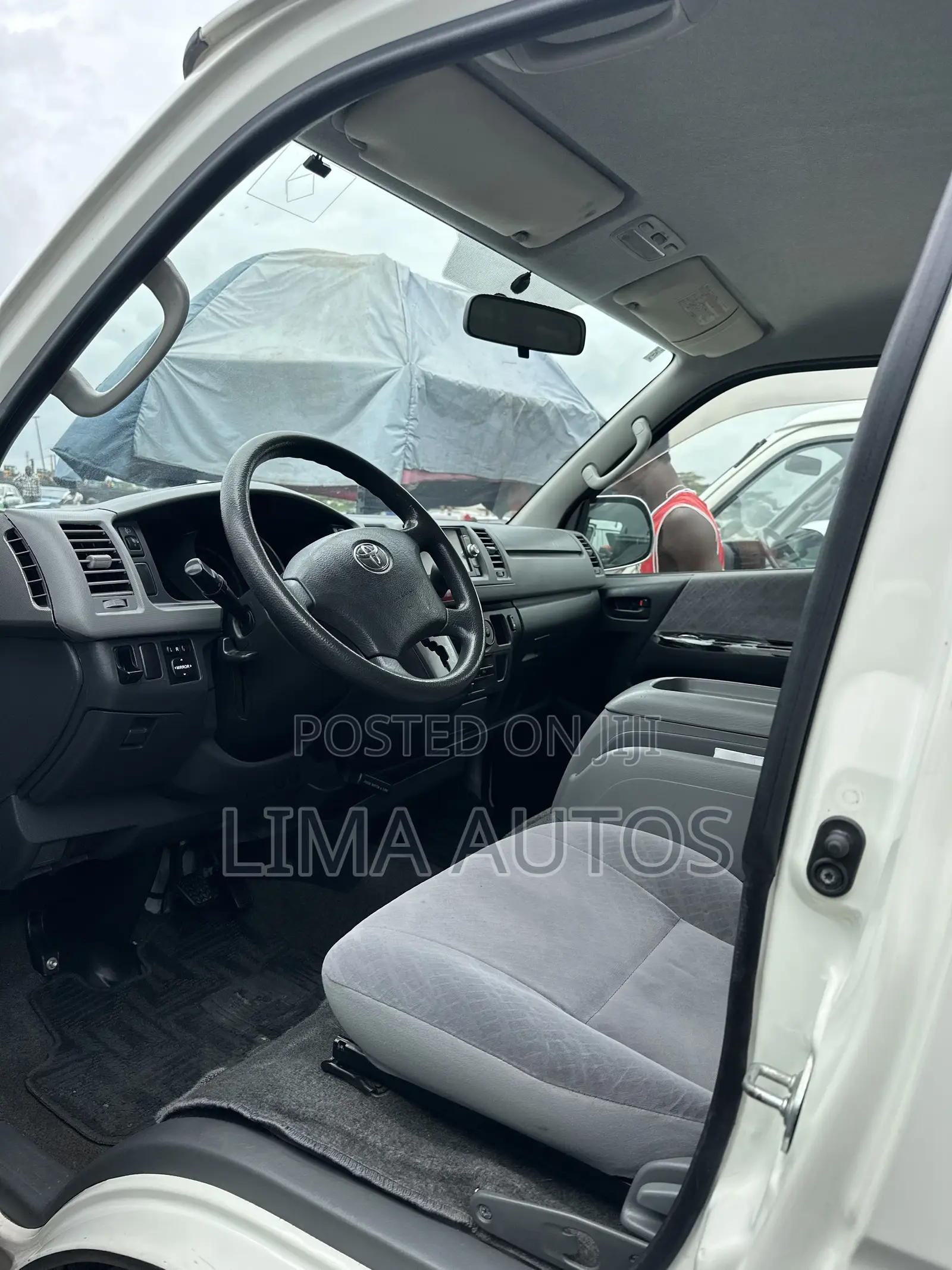 Toyota HiAce 2014 White