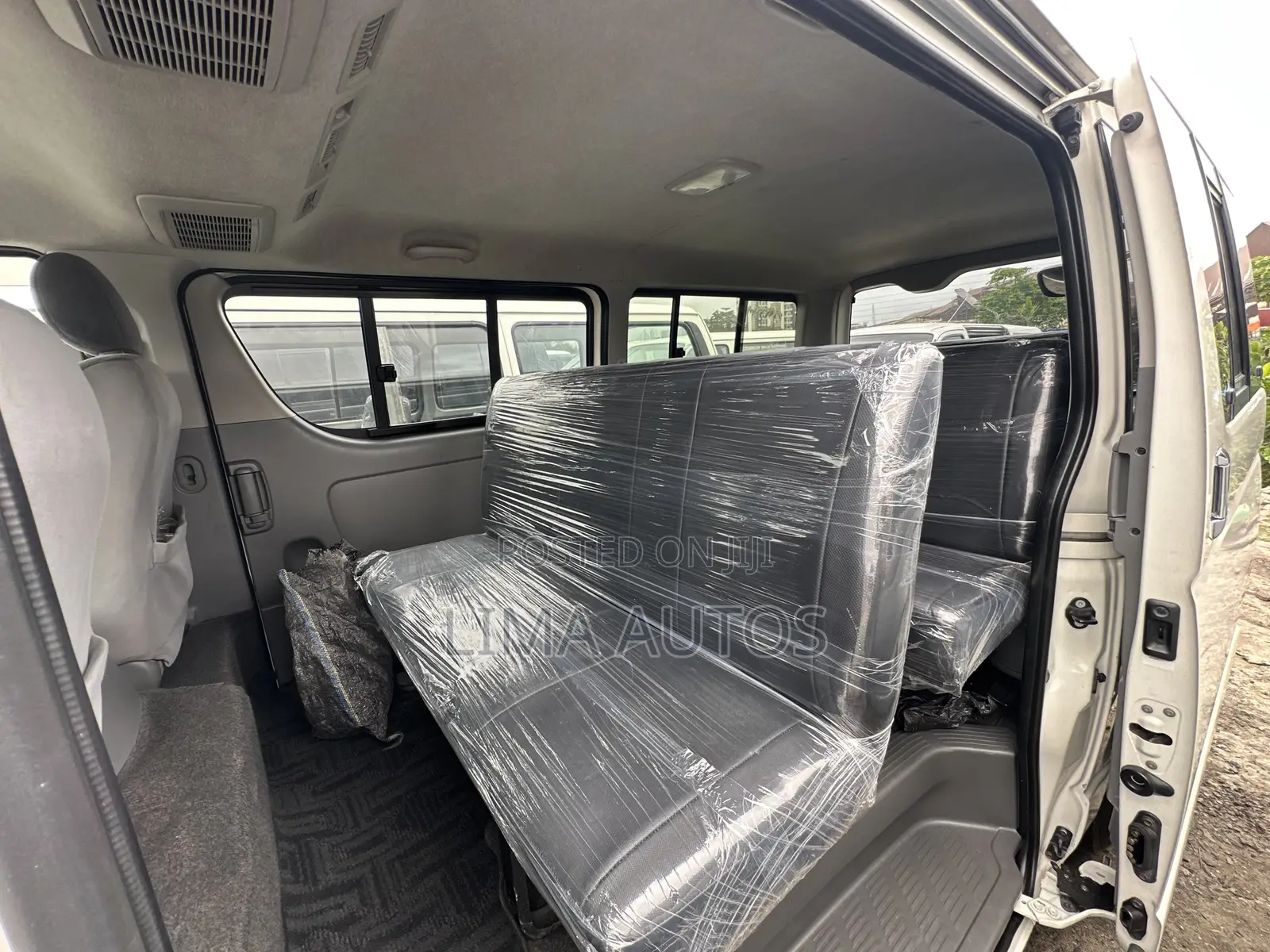 Toyota HiAce 2014 White