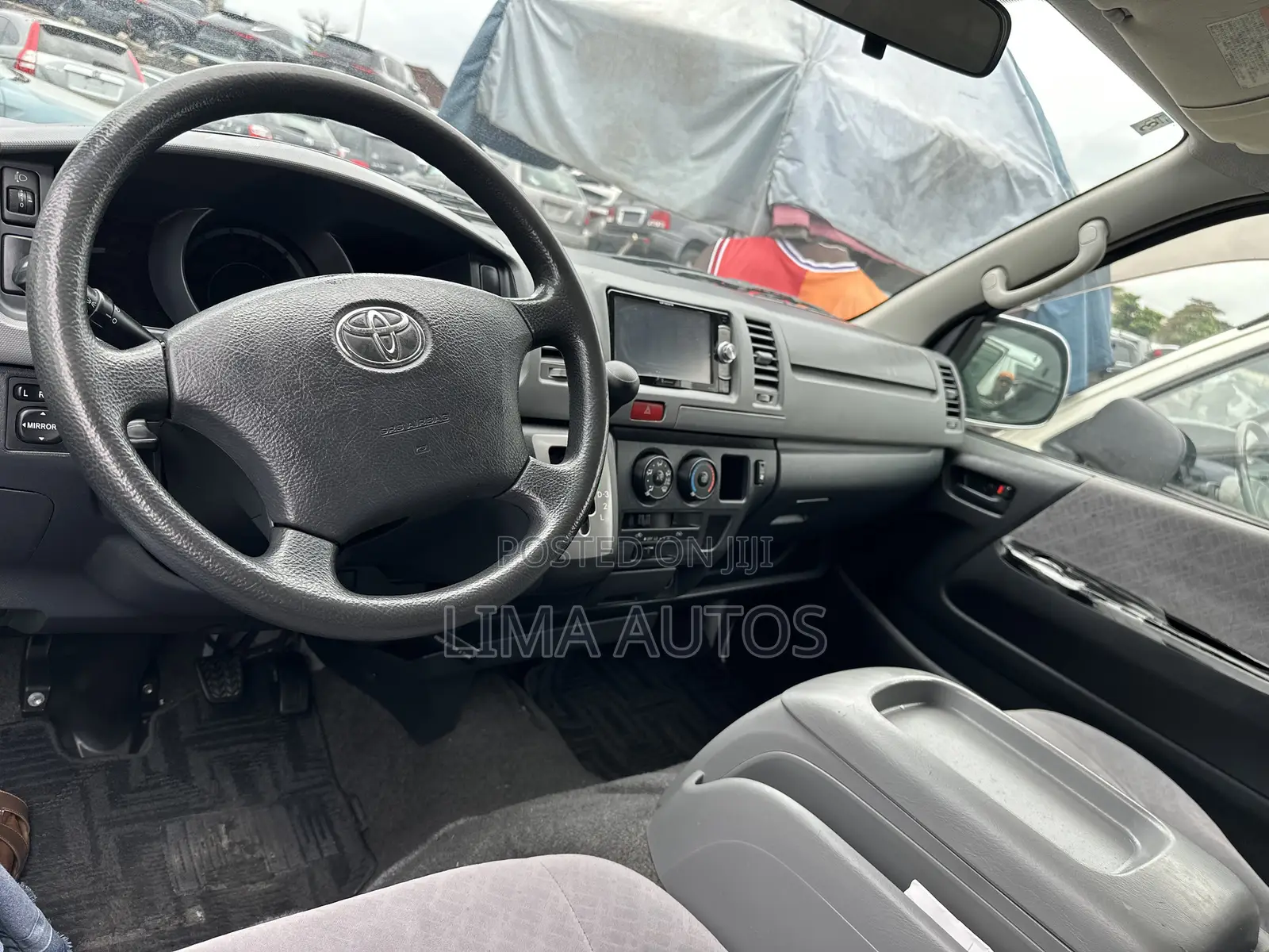 Toyota HiAce 2014 White