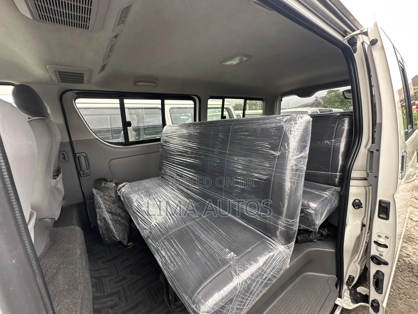 Toyota HiAce 2014 White