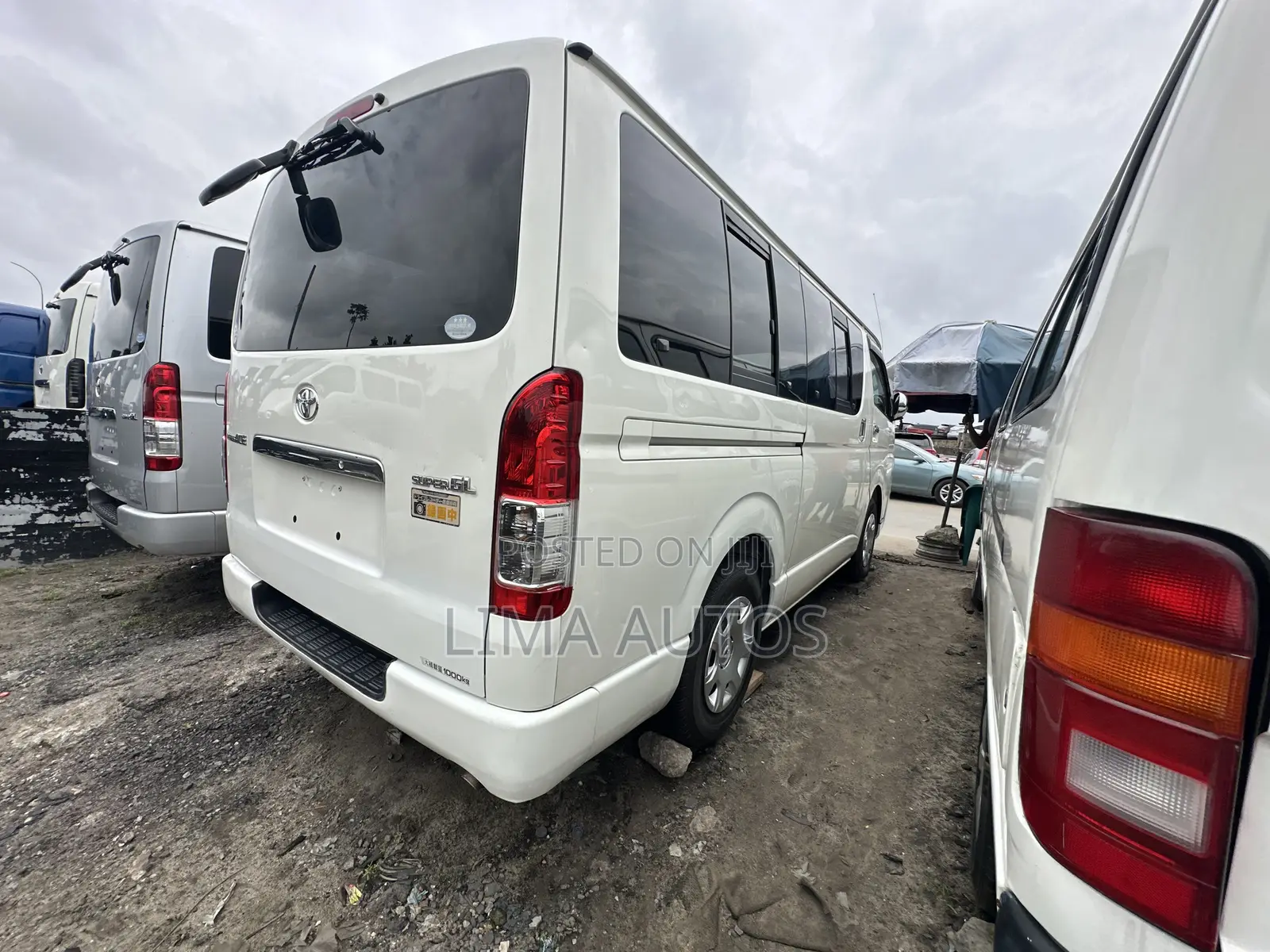 Toyota HiAce 2014 White