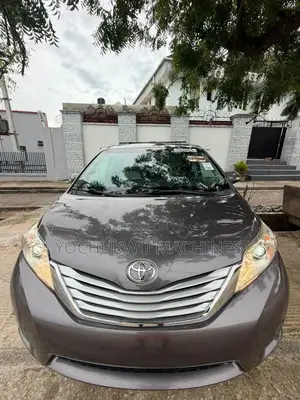 Toyota Sienna XLE 7-Passenger 4dr Minivan AWD (3.5L 6cyl 6A) 2015 Gray