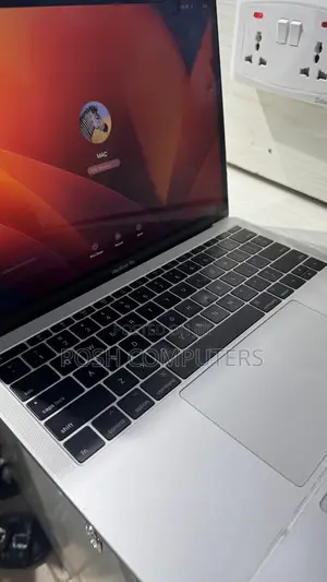 Laptop Apple MacBook Pro 2017 8GB Intel Core i5 SSD 256GB