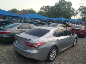 Toyota Camry LE (2.5L 4cyl 8A) 2019 Gray