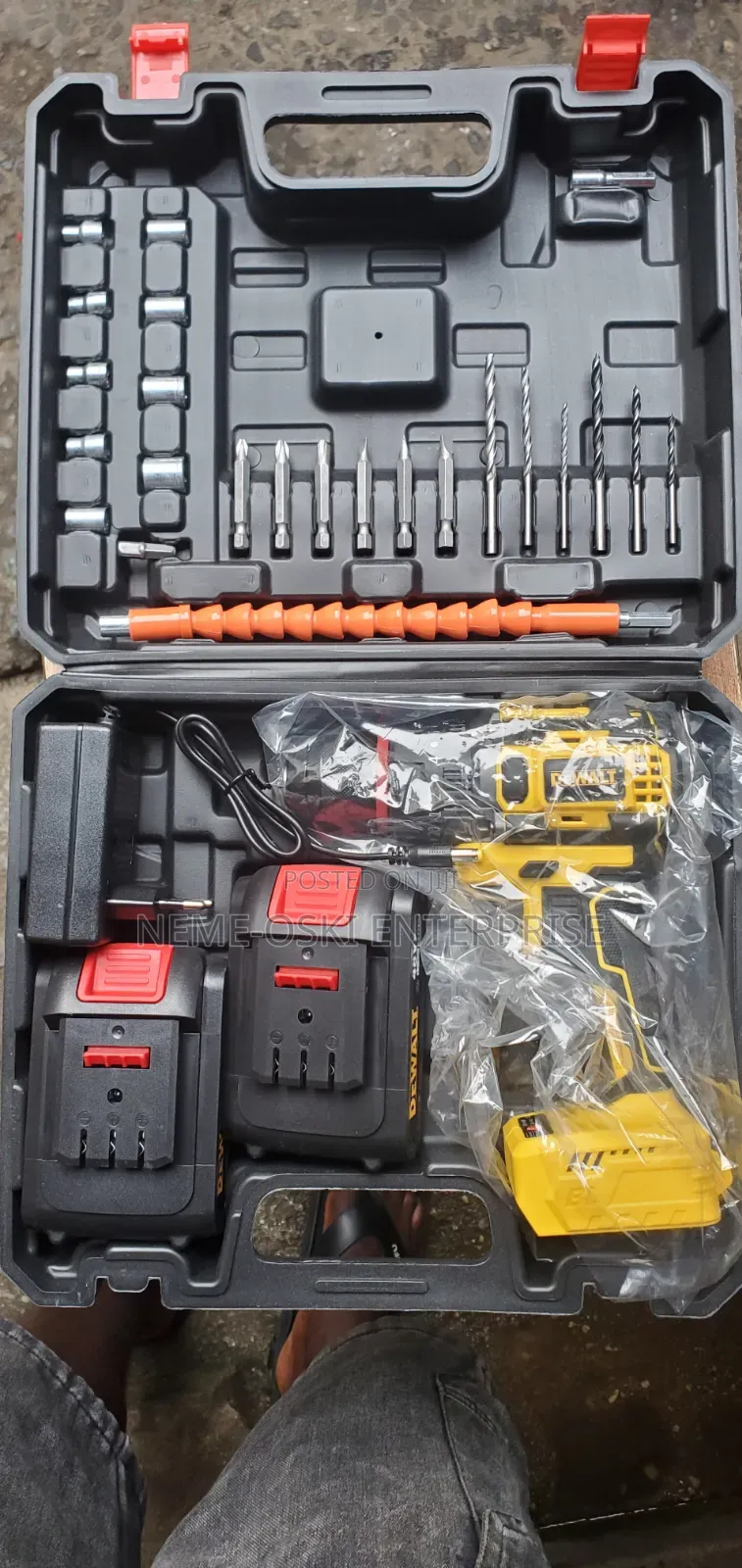 DEWALT Brushless Cordless Drill Kit - 2 Batteries