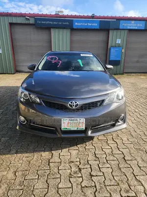 Toyota Camry SE 4dr Sedan (2.5L 4cyl 6A) 2013 Gray