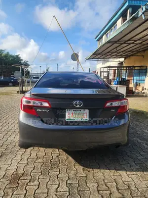 Toyota Camry SE 4dr Sedan (2.5L 4cyl 6A) 2013 Gray