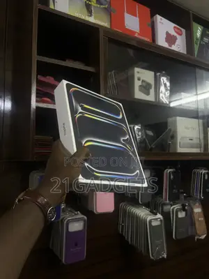 New Apple iPad Pro 13 (2024) 256 GB