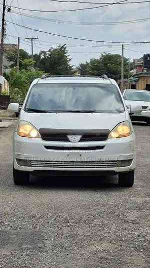 Toyota Sienna XLE 2005 White