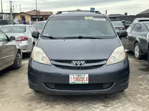 Toyota Sienna LE 2009 Gray