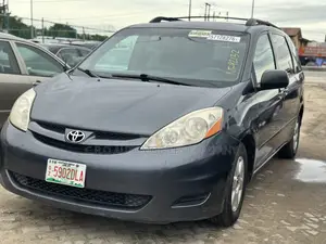 Toyota Sienna LE 2009 Gray