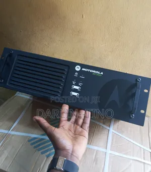 Motorola DR 3000 MOTOTRBO Digital/Analog Two-Way Radio Repeater.