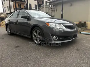 Toyota Camry SE 4dr Sedan (3.5L 6cyl 6A) 2014 Gray
