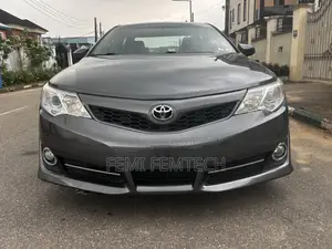 Toyota Camry SE 4dr Sedan (3.5L 6cyl 6A) 2014 Gray