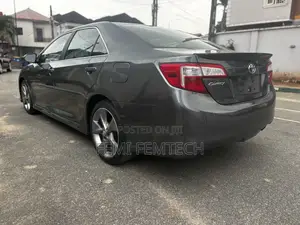 Toyota Camry SE 4dr Sedan (3.5L 6cyl 6A) 2014 Gray