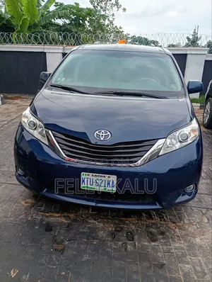 Toyota Sienna LE 8 Passenger 2011 Green