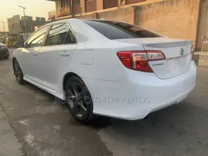 Toyota Camry SE 4dr Sedan (2.5L 4cyl 6A) 2012 White