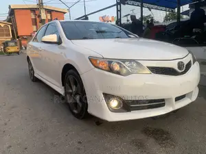 Toyota Camry SE 4dr Sedan (2.5L 4cyl 6A) 2012 White