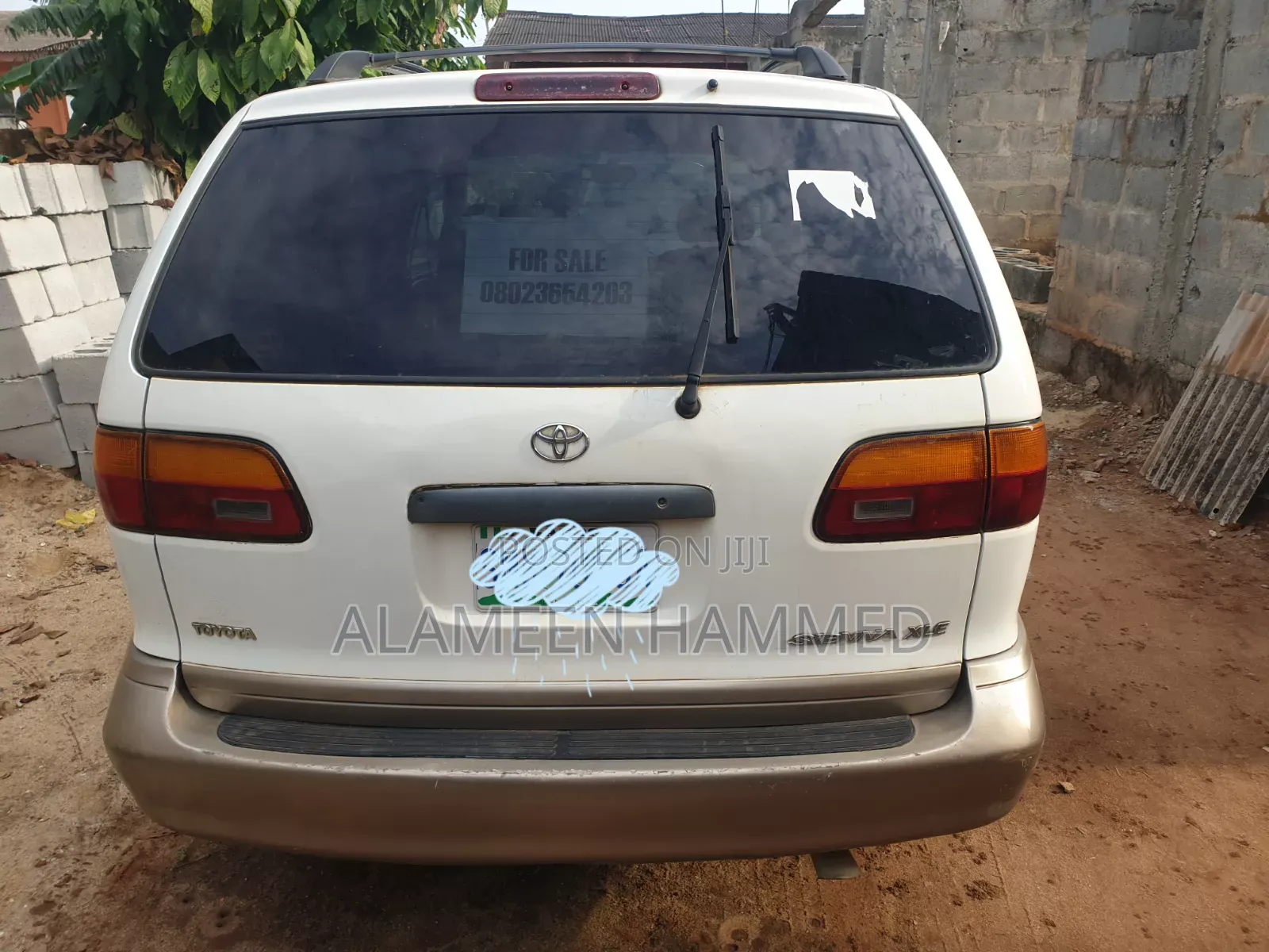 Toyota Sienna XLE & 1 hatch 2000 White