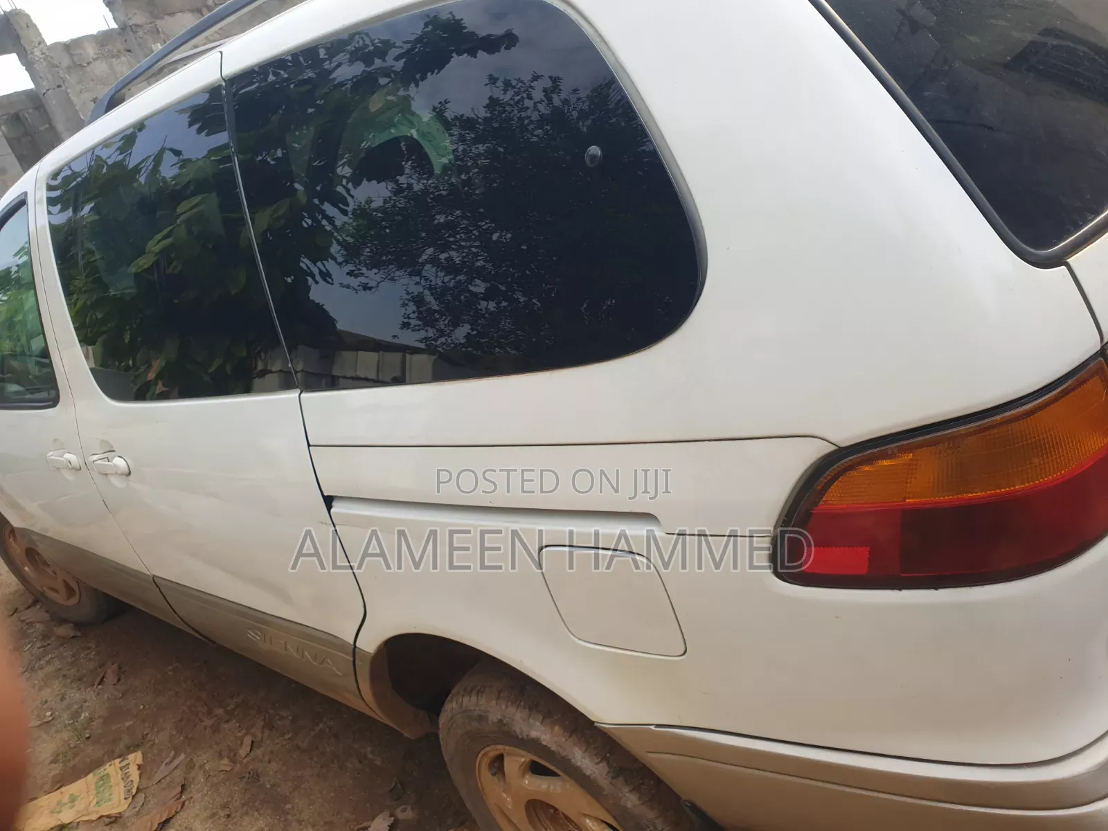 Toyota Sienna XLE & 1 hatch 2000 White