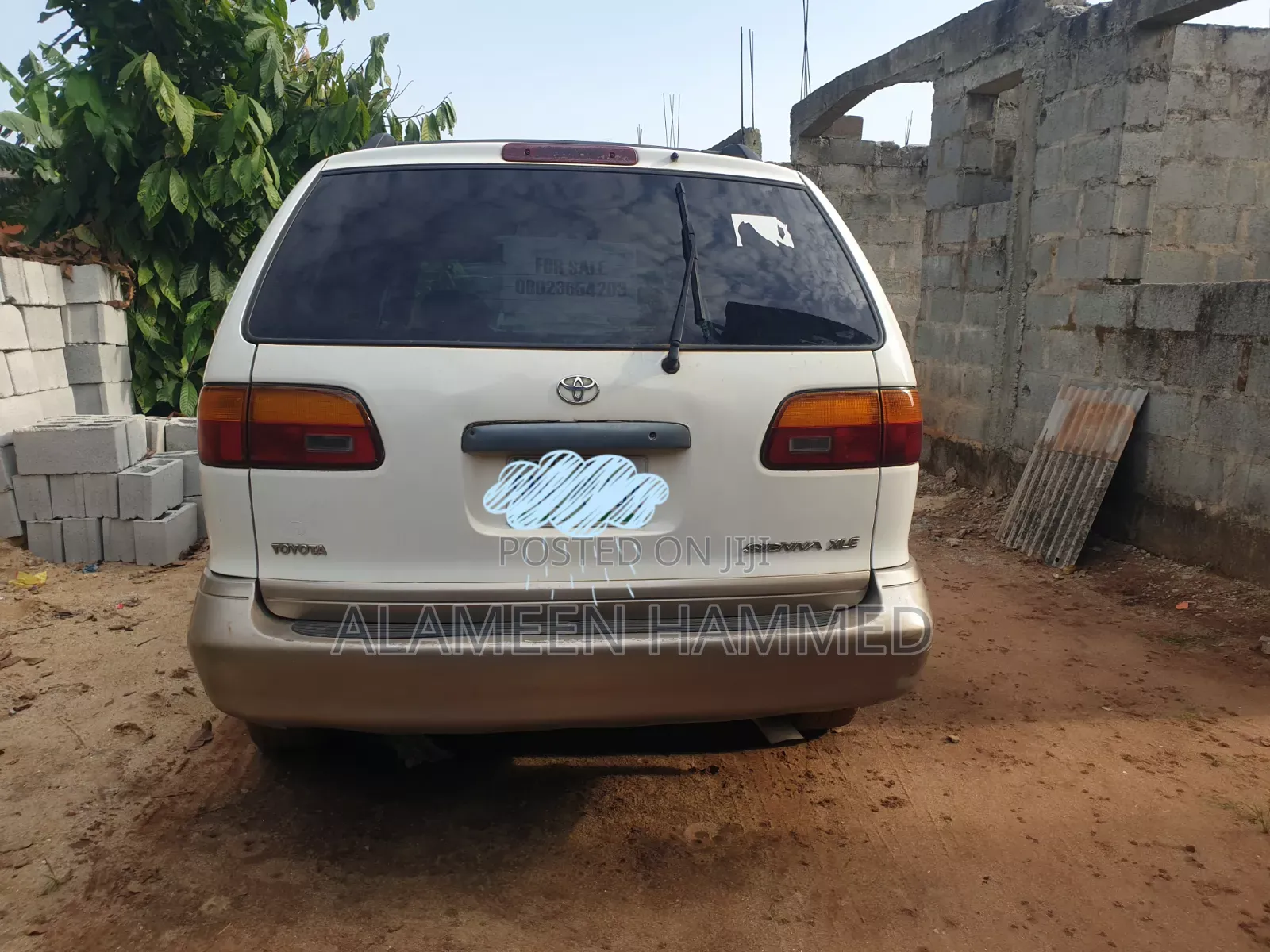 Toyota Sienna XLE & 1 hatch 2000 White