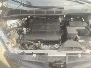 Toyota Sienna 2010 Silver