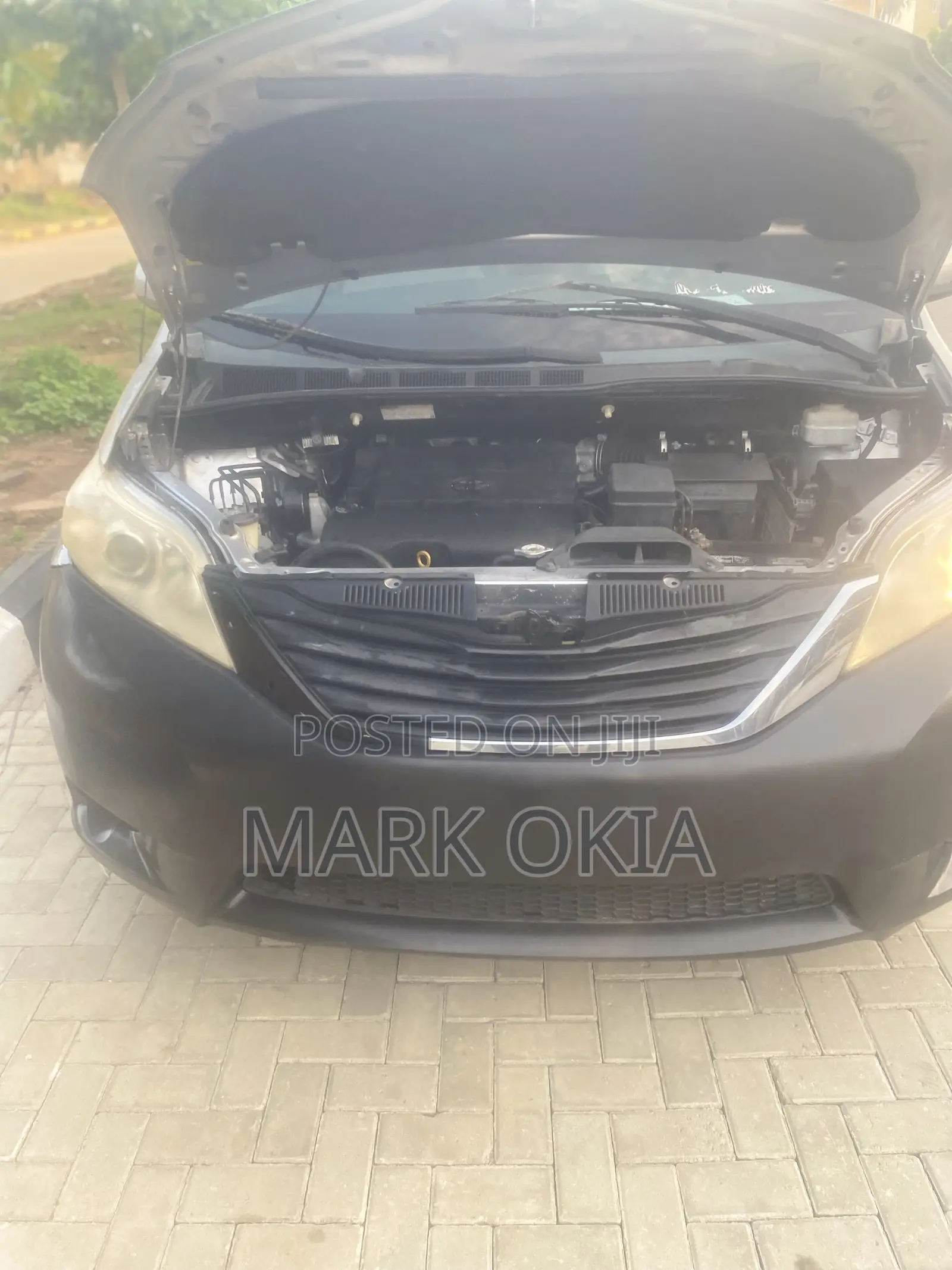 Toyota Sienna 2010 Silver