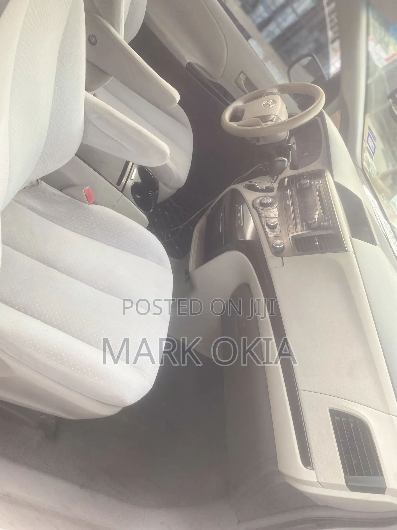 Toyota Sienna 2010 Silver