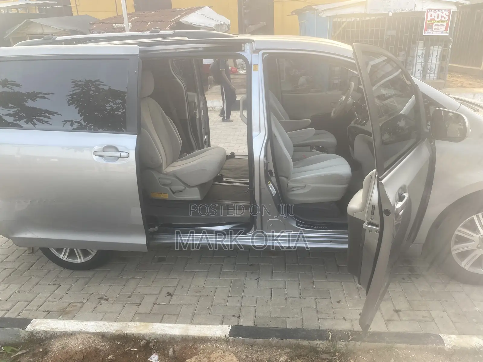 Toyota Sienna 2010 Silver