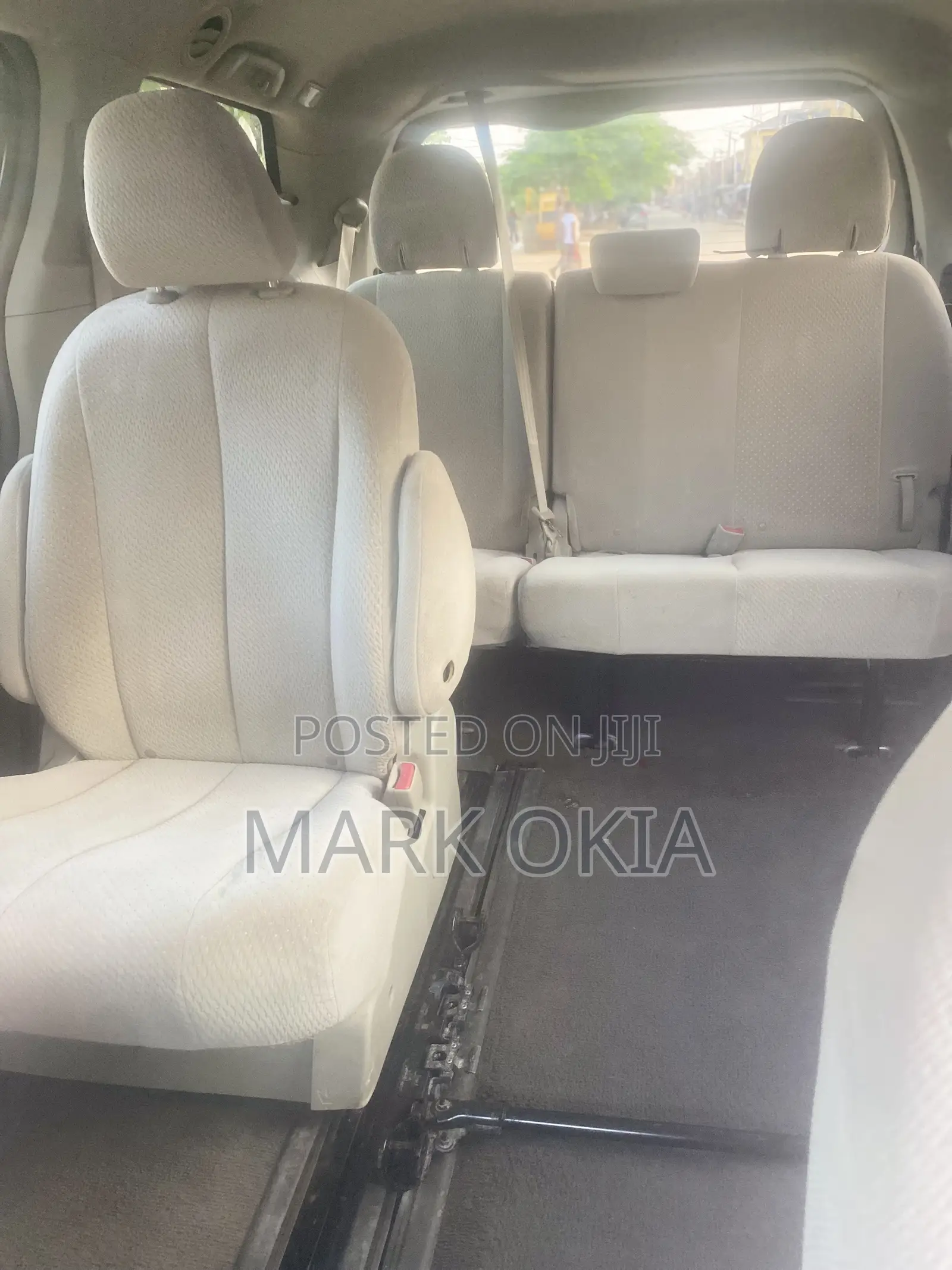 Toyota Sienna 2010 Silver