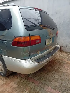 Toyota Sienna 2000 Green