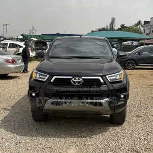 Toyota Hilux 2024 Black