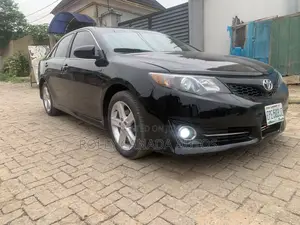 Toyota Camry SE 4dr Sedan (2.5L 4cyl 6A) 2014 Black