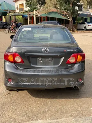 Toyota Corolla LE 4dr Sedan (1.8L 4cyl 4A) 2010 Gray