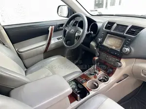 Toyota Highlander Limited 2011 Red