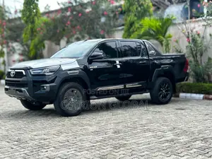 New Toyota Hilux 2025 Black