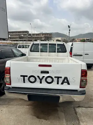 Toyota Hilux 2013 White