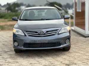 Toyota Corolla LE 4dr Sedan (1.8L 4cyl 4A) 2013 Gray