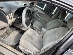 Toyota Corolla LE 4dr Sedan (1.8L 4cyl 4A) 2013 Gray