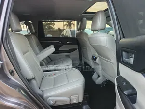 Toyota Highlander Limited 4x2 V6 (3.5L 6cyl 8A) 2018 Brown