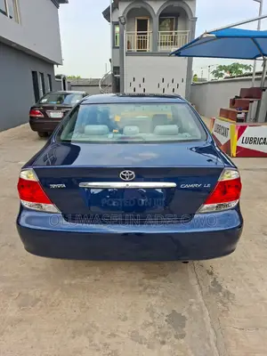 Toyota Camry LE 4dr Sedan (2.4L 4cyl 5A) 2005 Blue