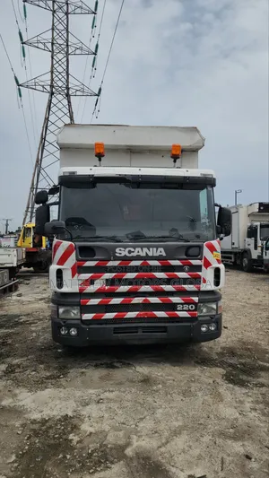 Super Clean Scania 94D 220 Truck 24.5 Feet Long 2004 White