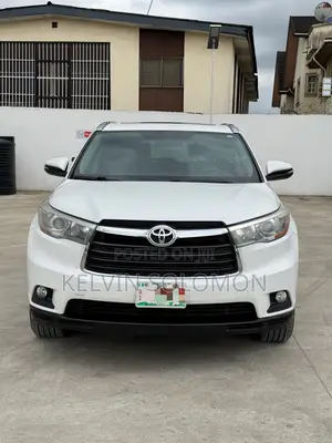 Toyota Highlander XLE 4dr SUV AWD (3.5L 6cyl 6A) 2015 White